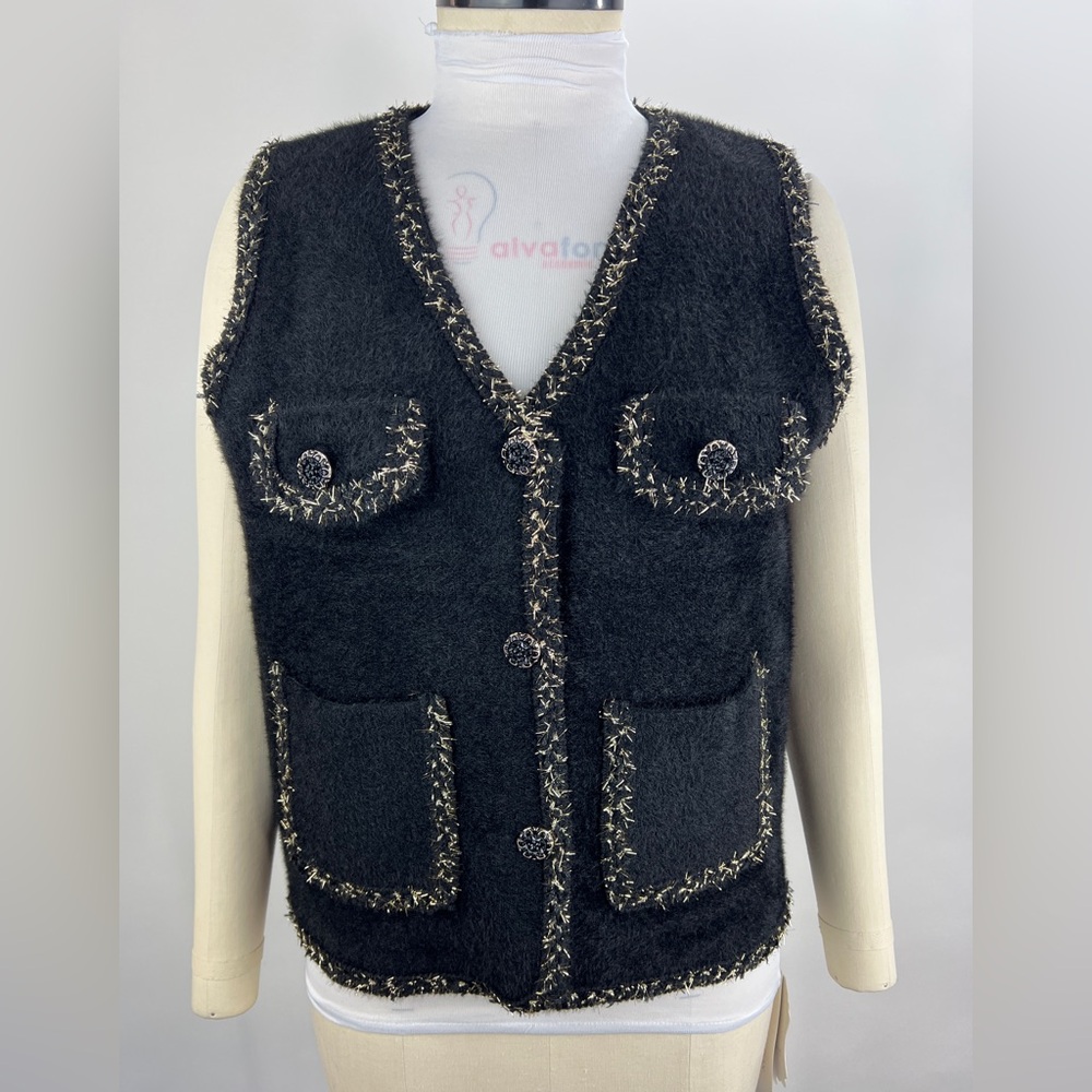 💚 2662. Elegant Black Vest with Intricate Detailing